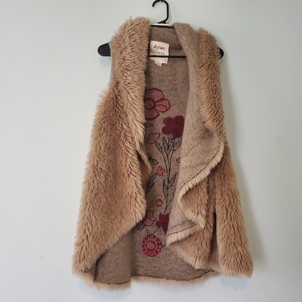Dylan Los Angeles Womens Grey Faux Fur Shawl Style Asymmetrical Vest Size Medium